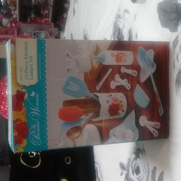 The Pioneer Woman Other - Pioneer Women 20 piece set